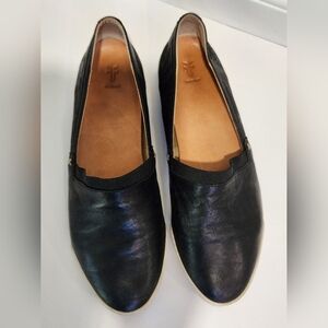 Frye Black Leather Flats Sleek Minimalist Design
